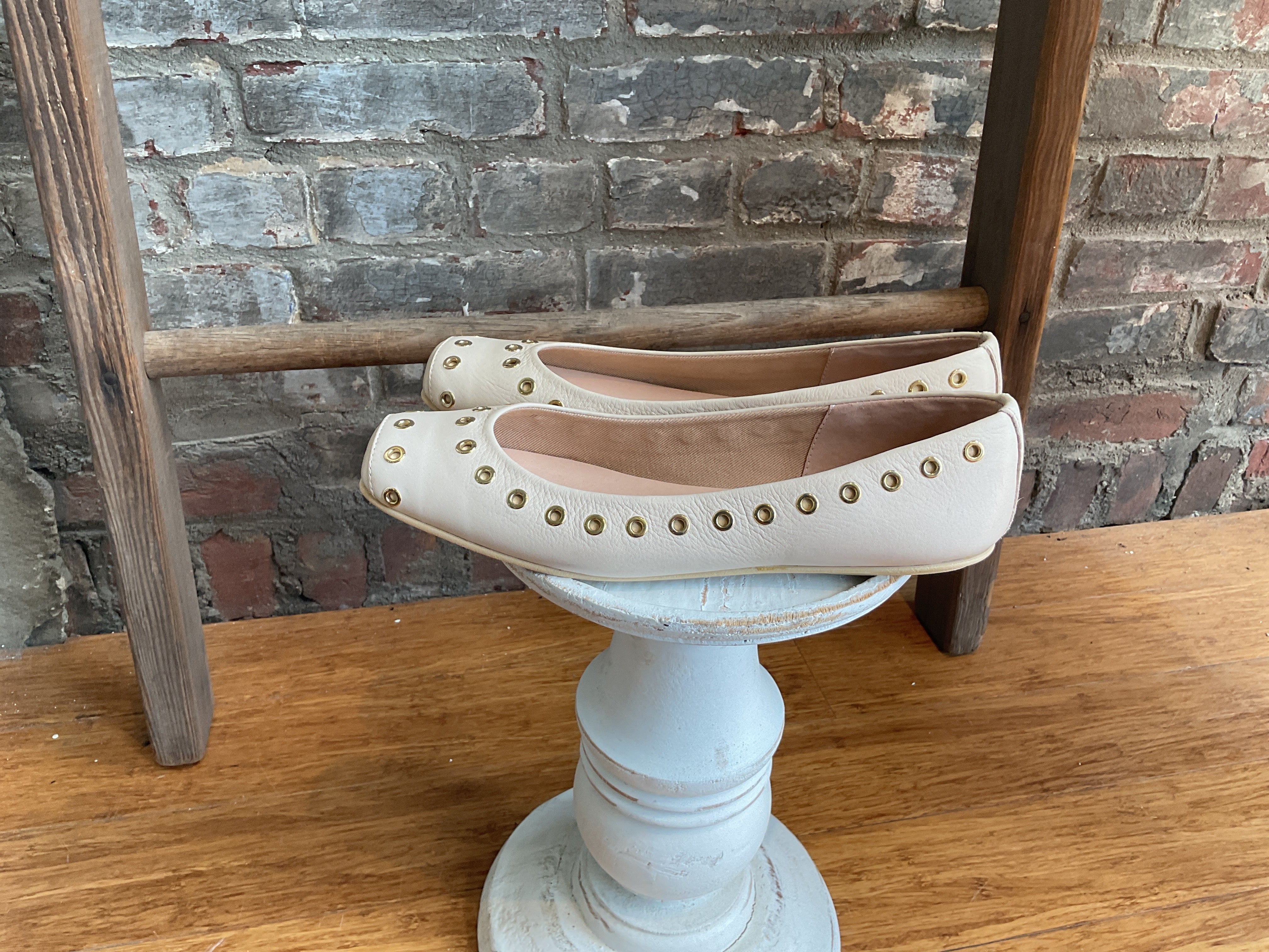 FSNY Bone Leather Grommet Flats