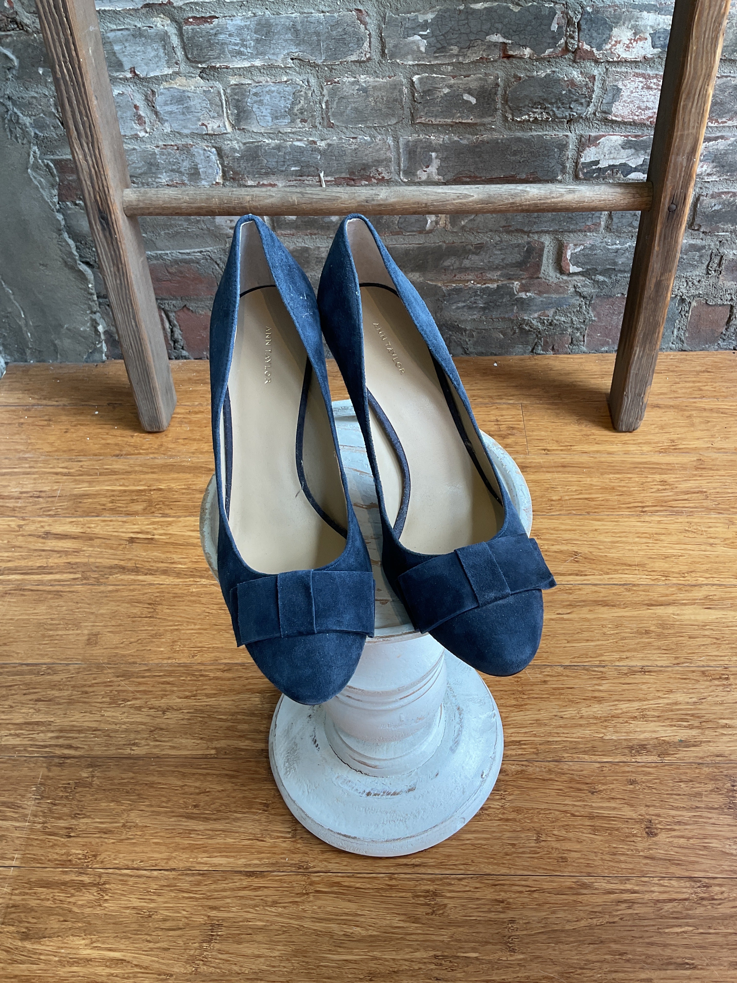 New Ann Taylor Navy Suede Bow Pumps - 10
