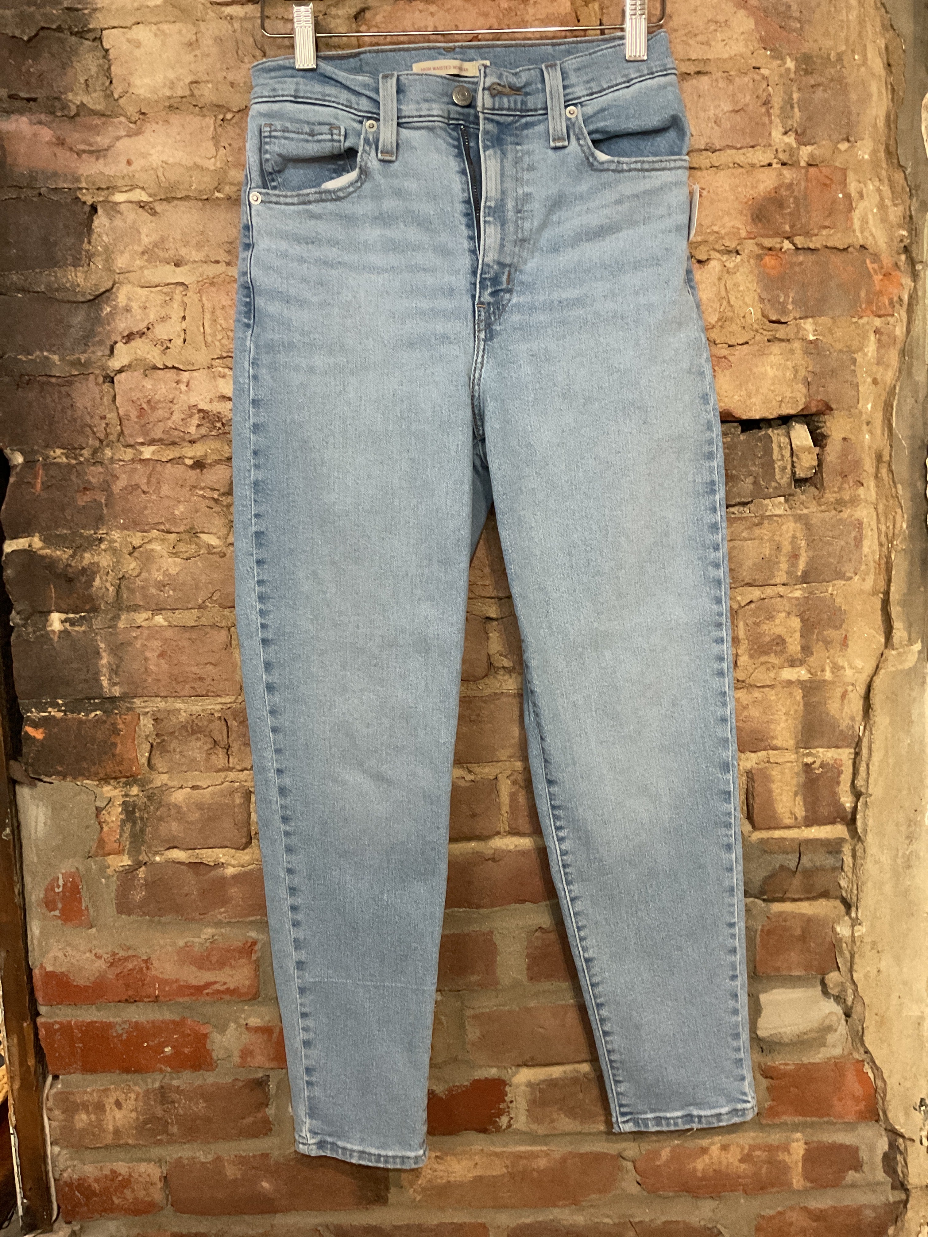 Levi High Waisted Mom Jeans