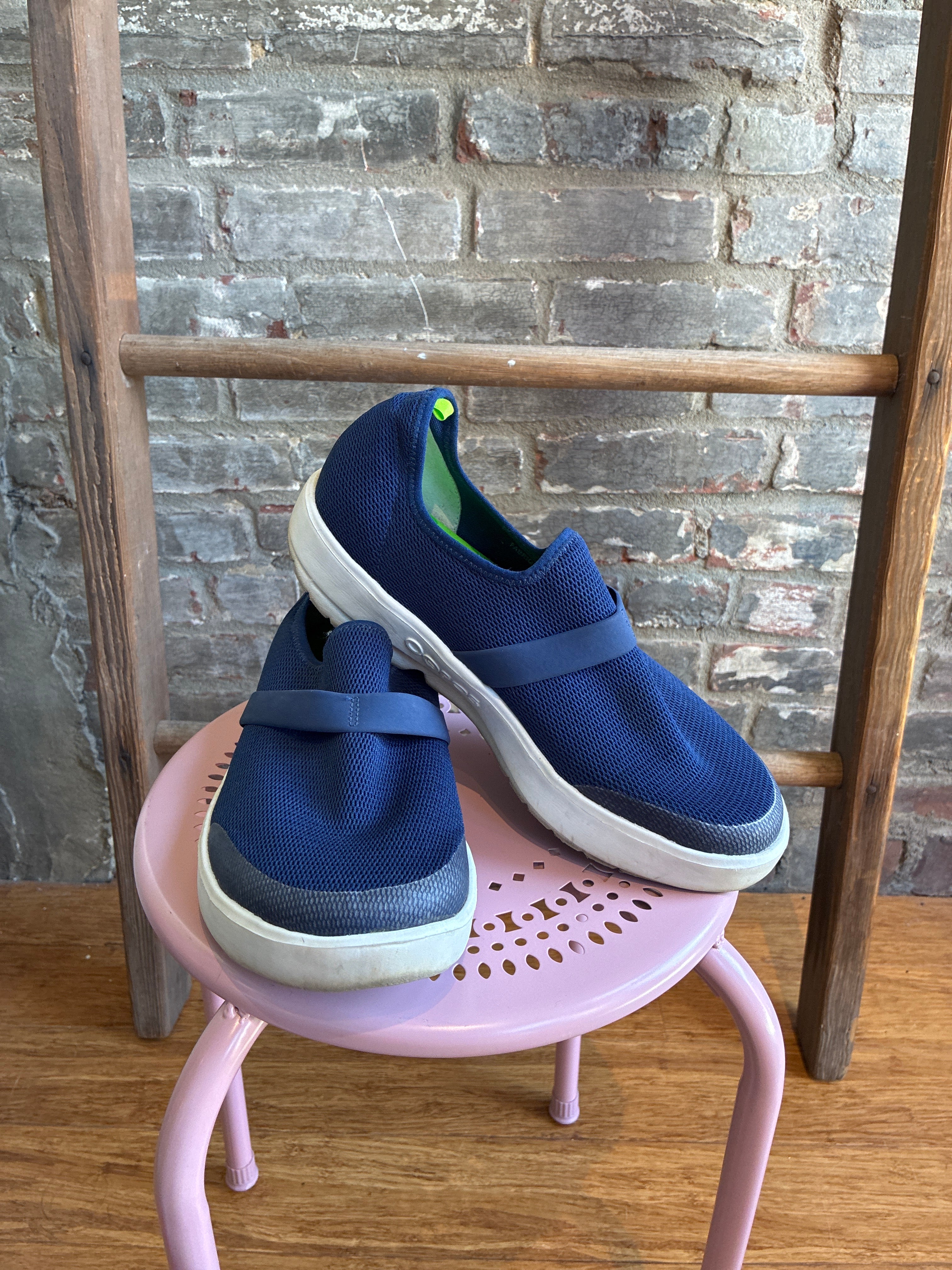 OOFOS OOmg eeZee Recovery Sneakers - 11