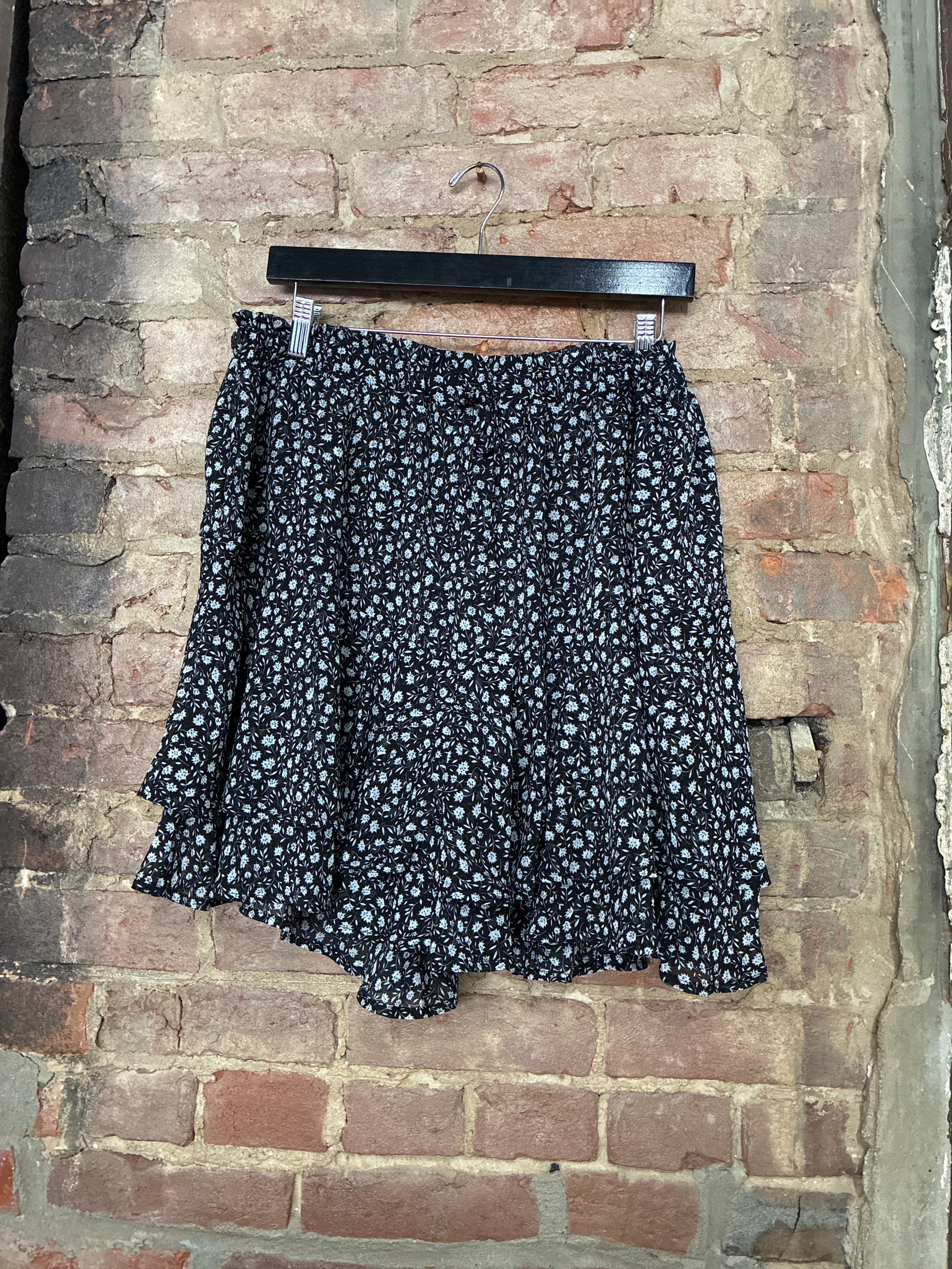 Black & White Floral Mini Skirt - 2XL