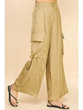Load image into Gallery viewer, Relaxed Fit Cargo Pants - Olive