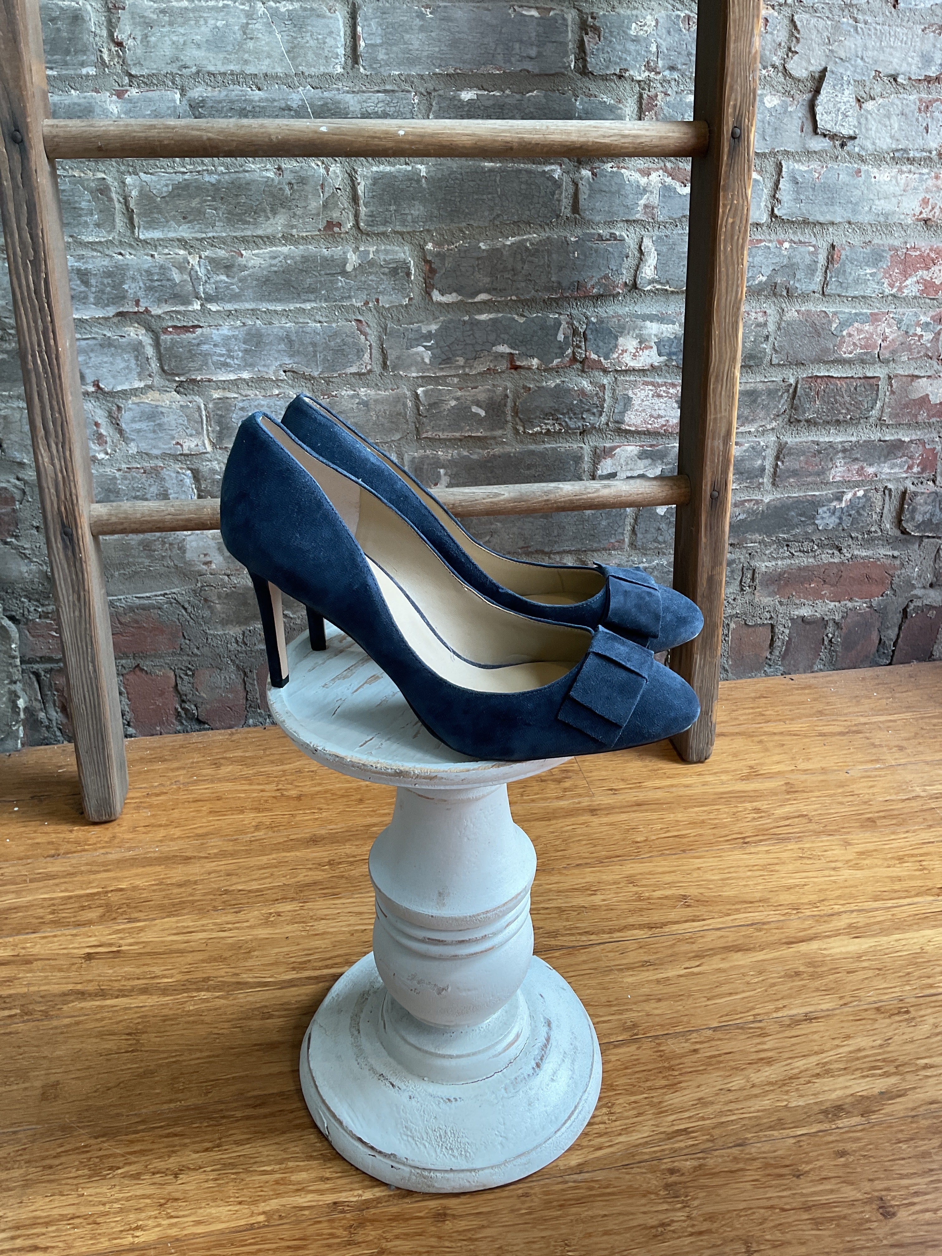 New Ann Taylor Navy Suede Bow Pumps - 10