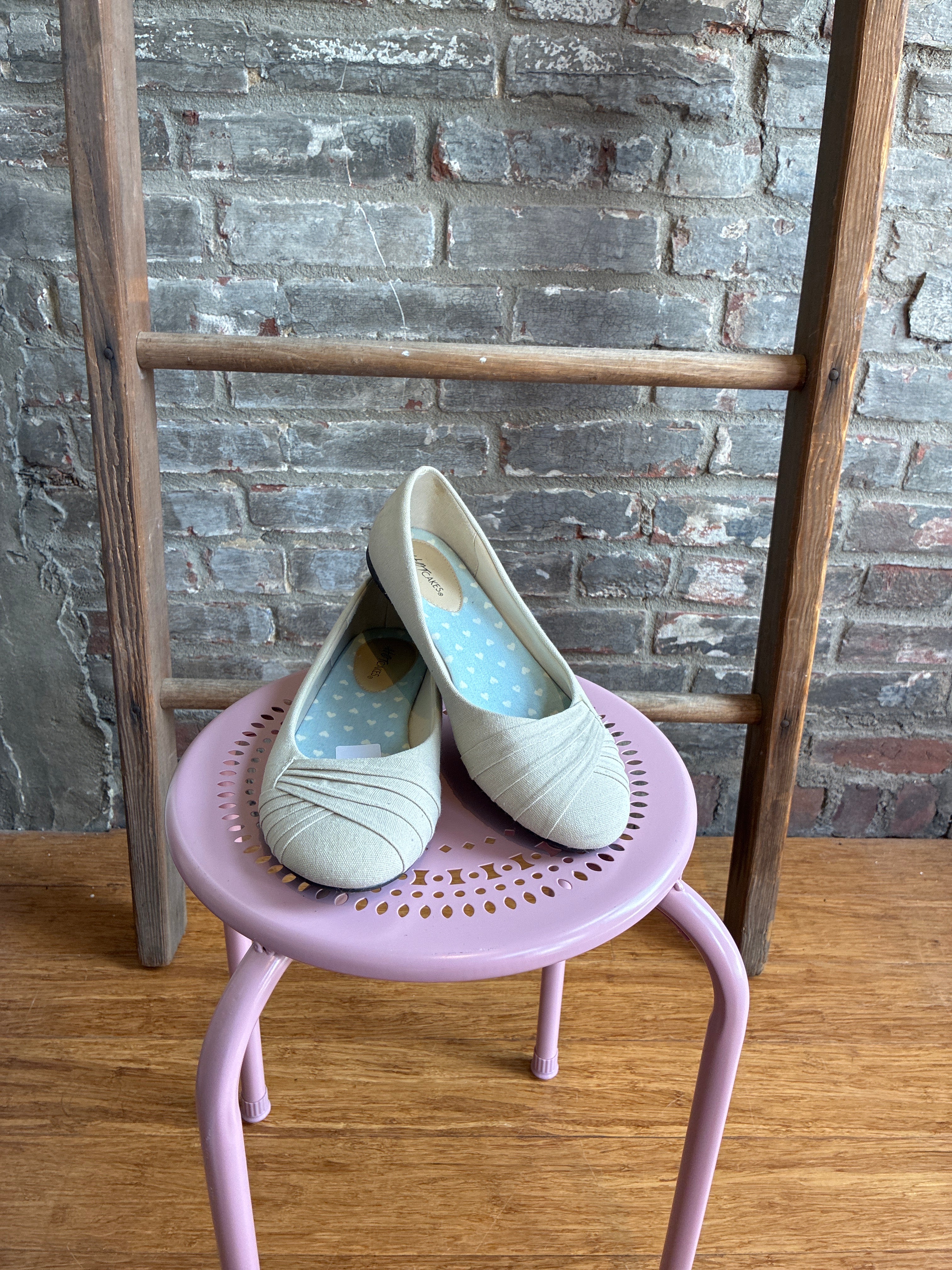 Cream Flats - 7.5