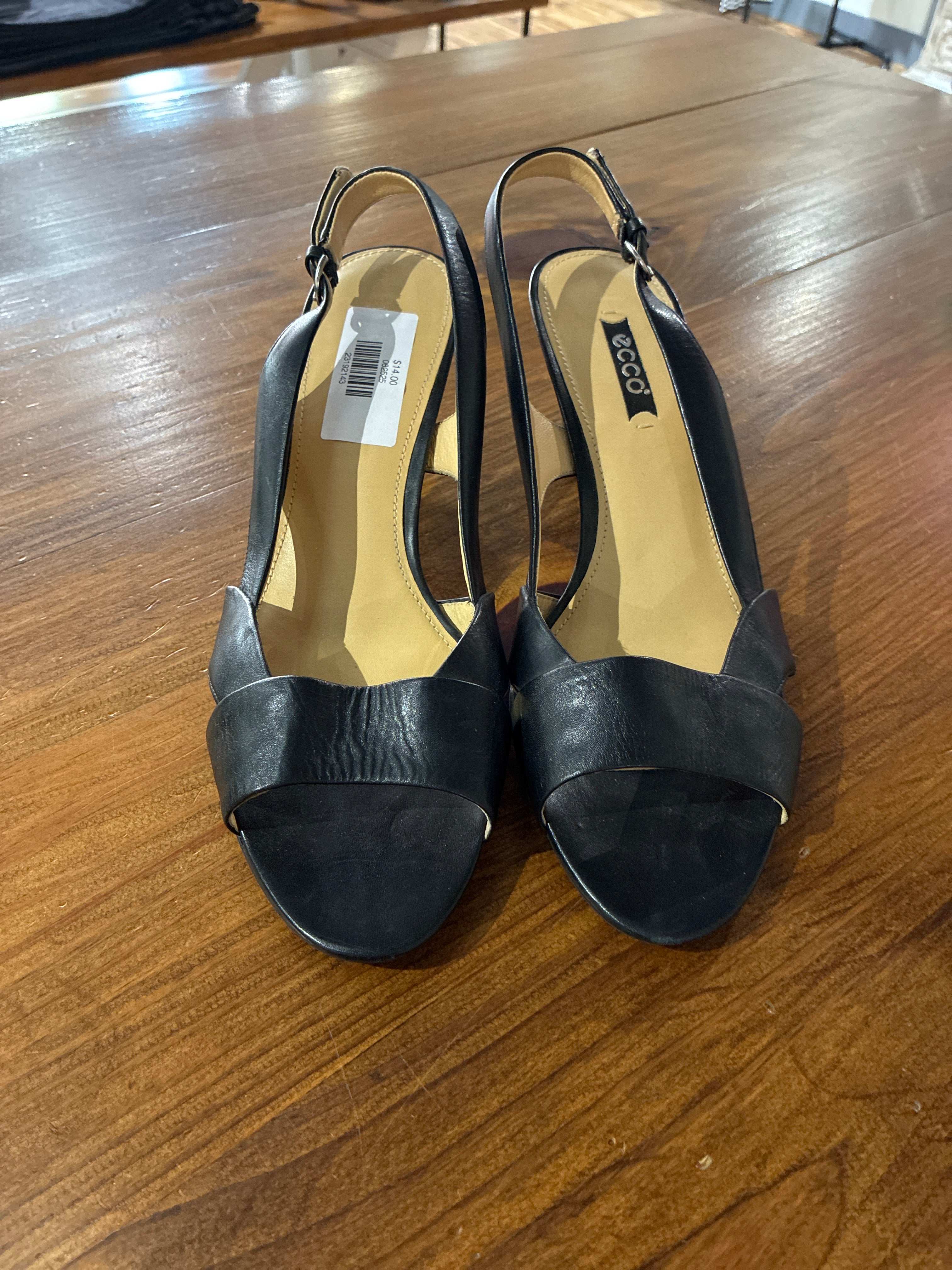 Ecco Black Heels