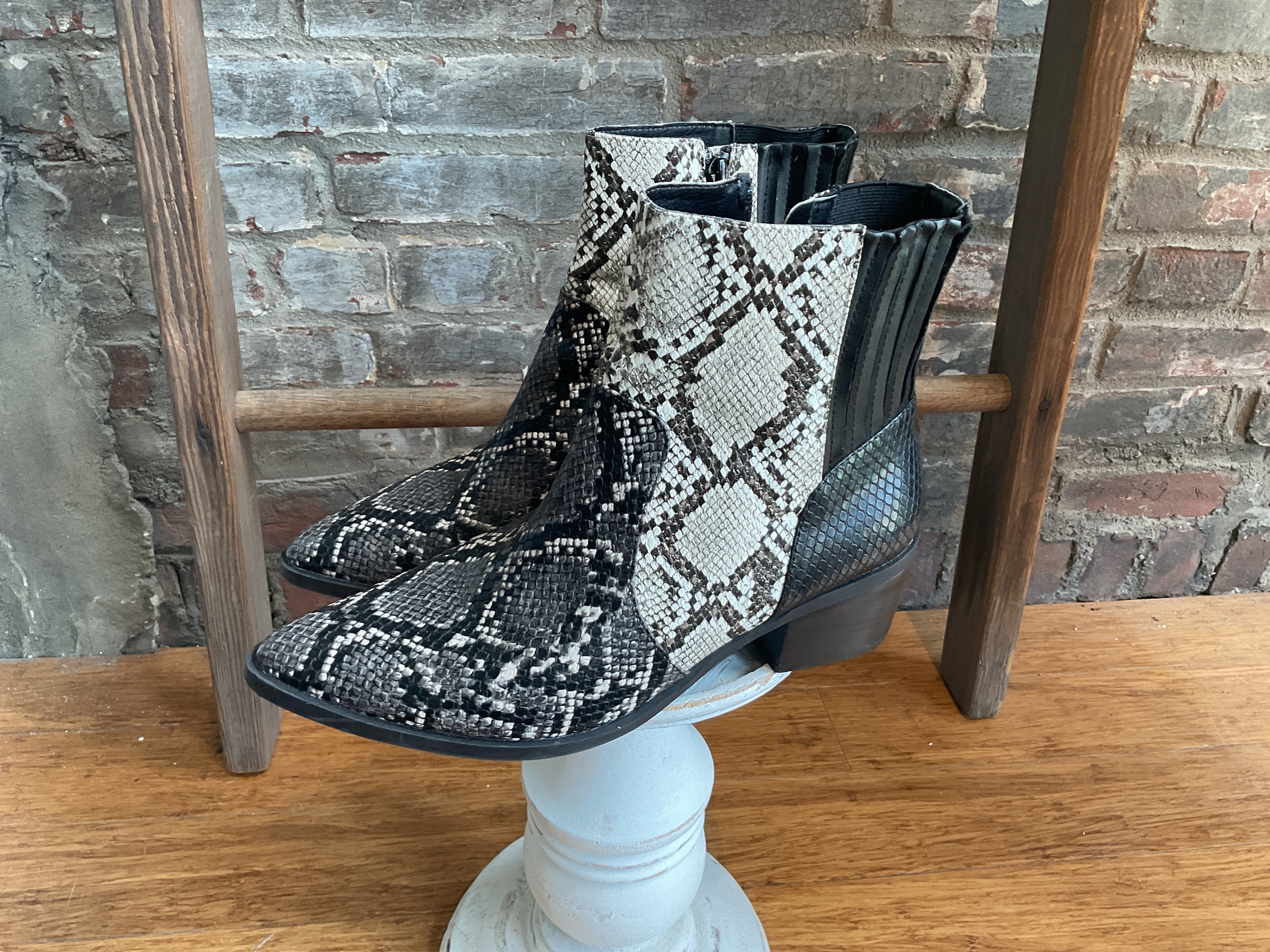 Dolce Vita Snakeskin Black Ankle Boots 10